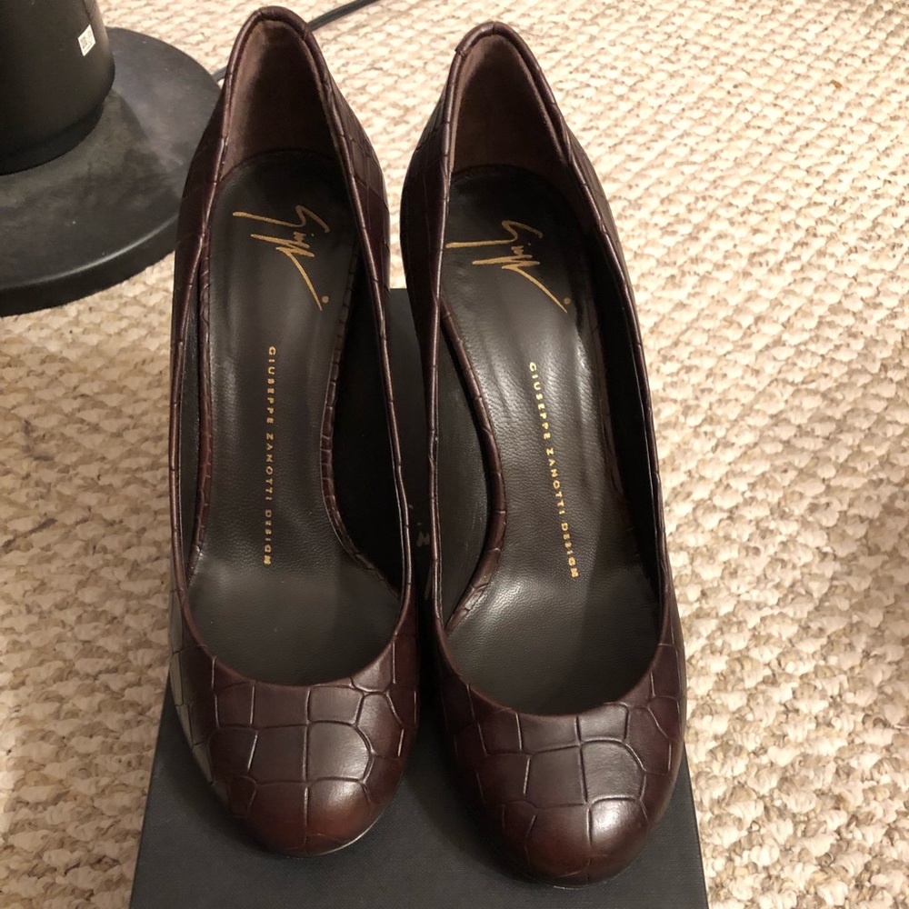 Giuseppe Zanotti Croc Pump in Chocolate